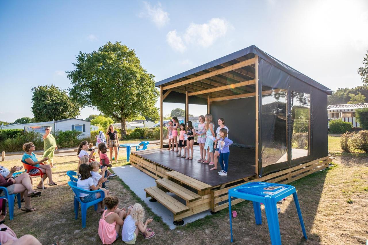 Camping Les Brillas Les Moutiers Екстериор снимка