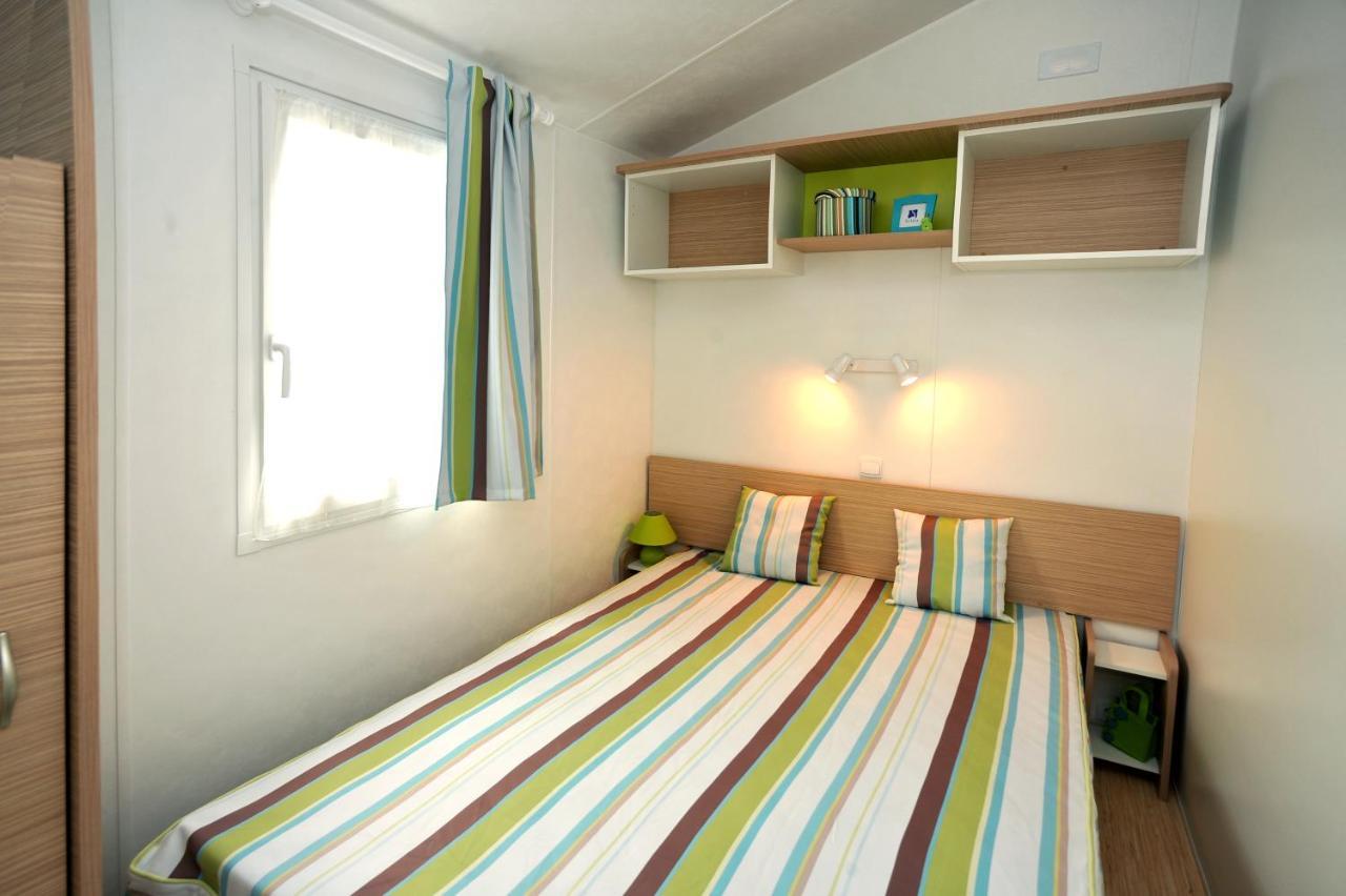 Camping Les Brillas Les Moutiers Екстериор снимка