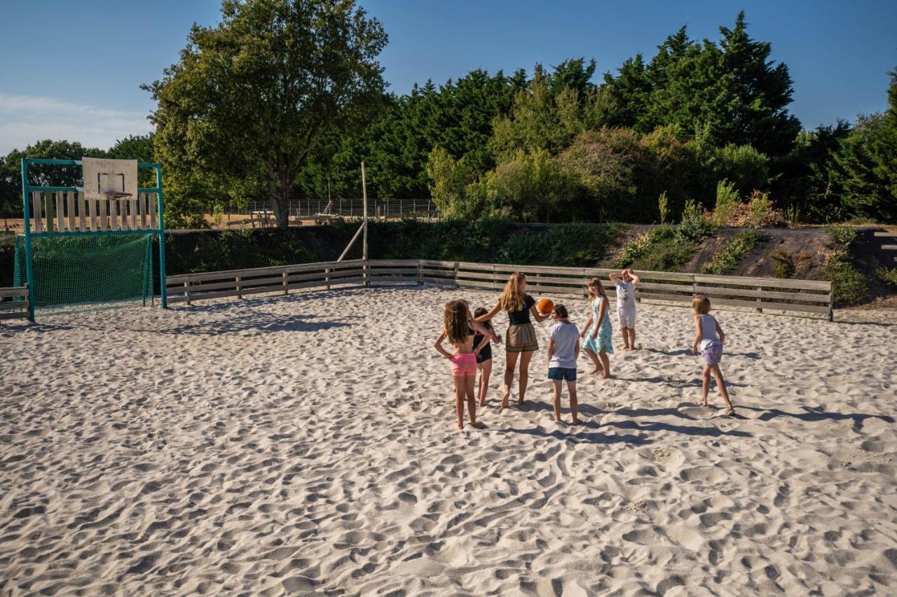 Camping Les Brillas Les Moutiers Екстериор снимка