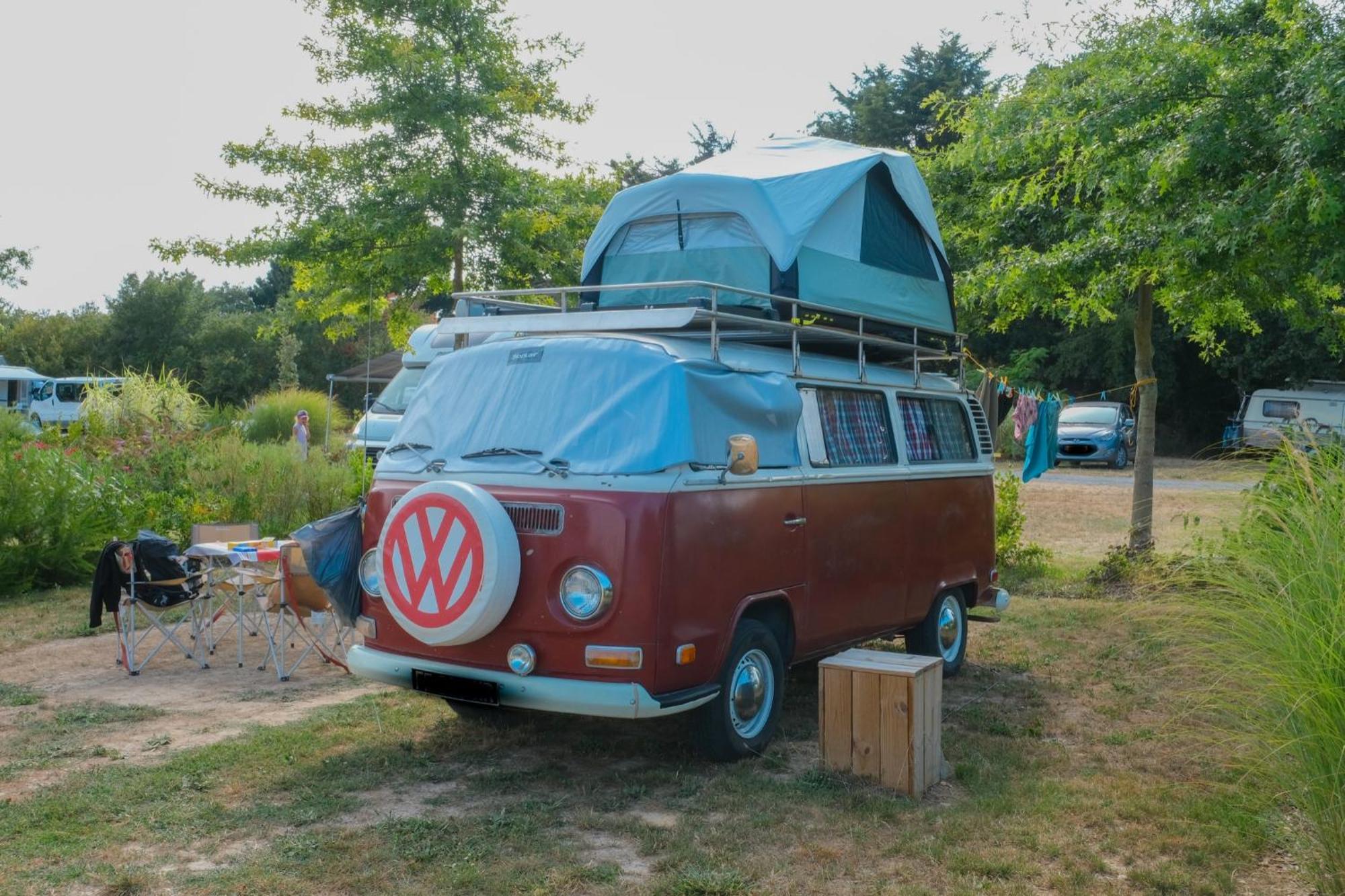 Camping Les Brillas Les Moutiers Екстериор снимка