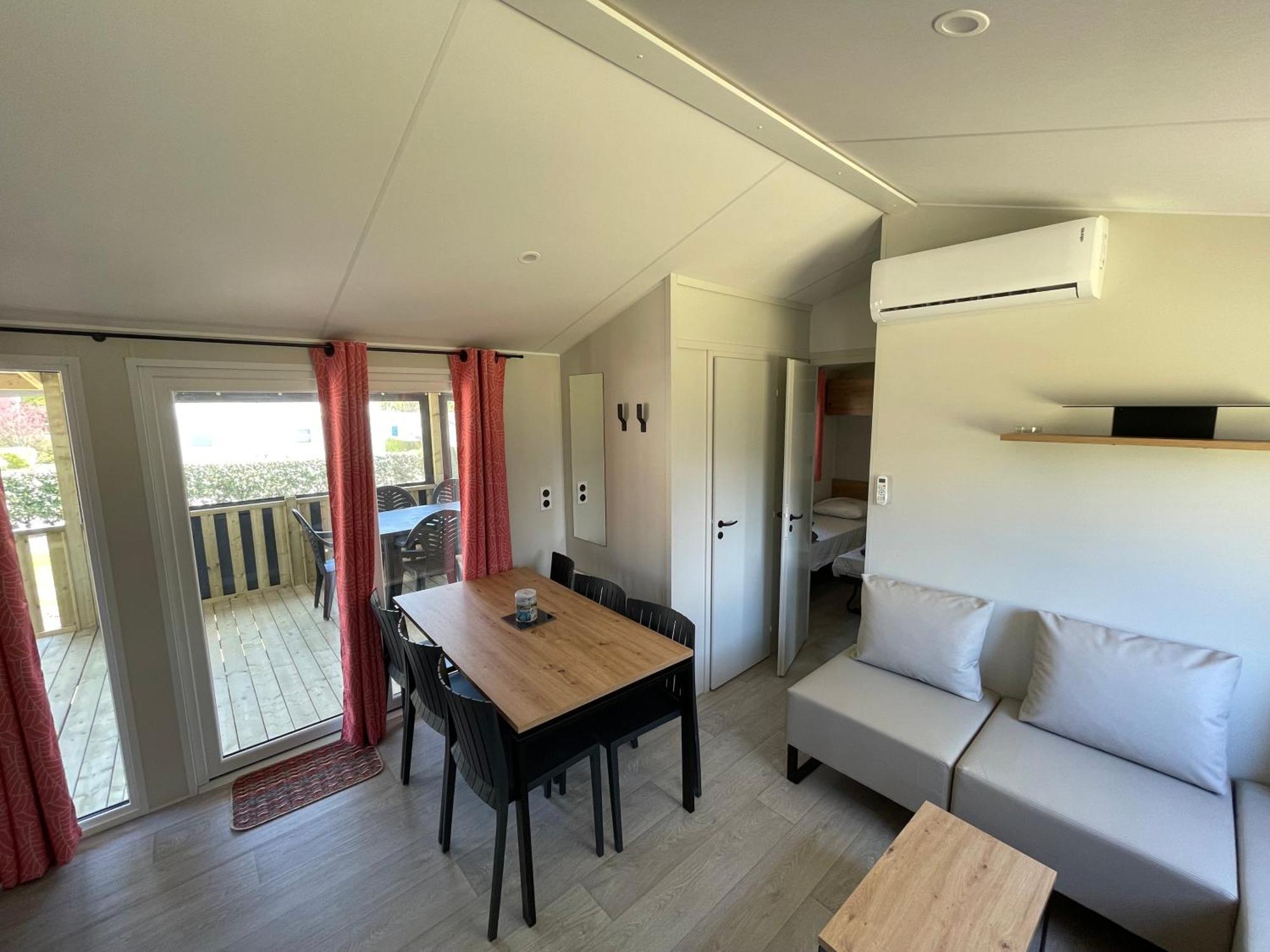 Camping Les Brillas Les Moutiers Екстериор снимка