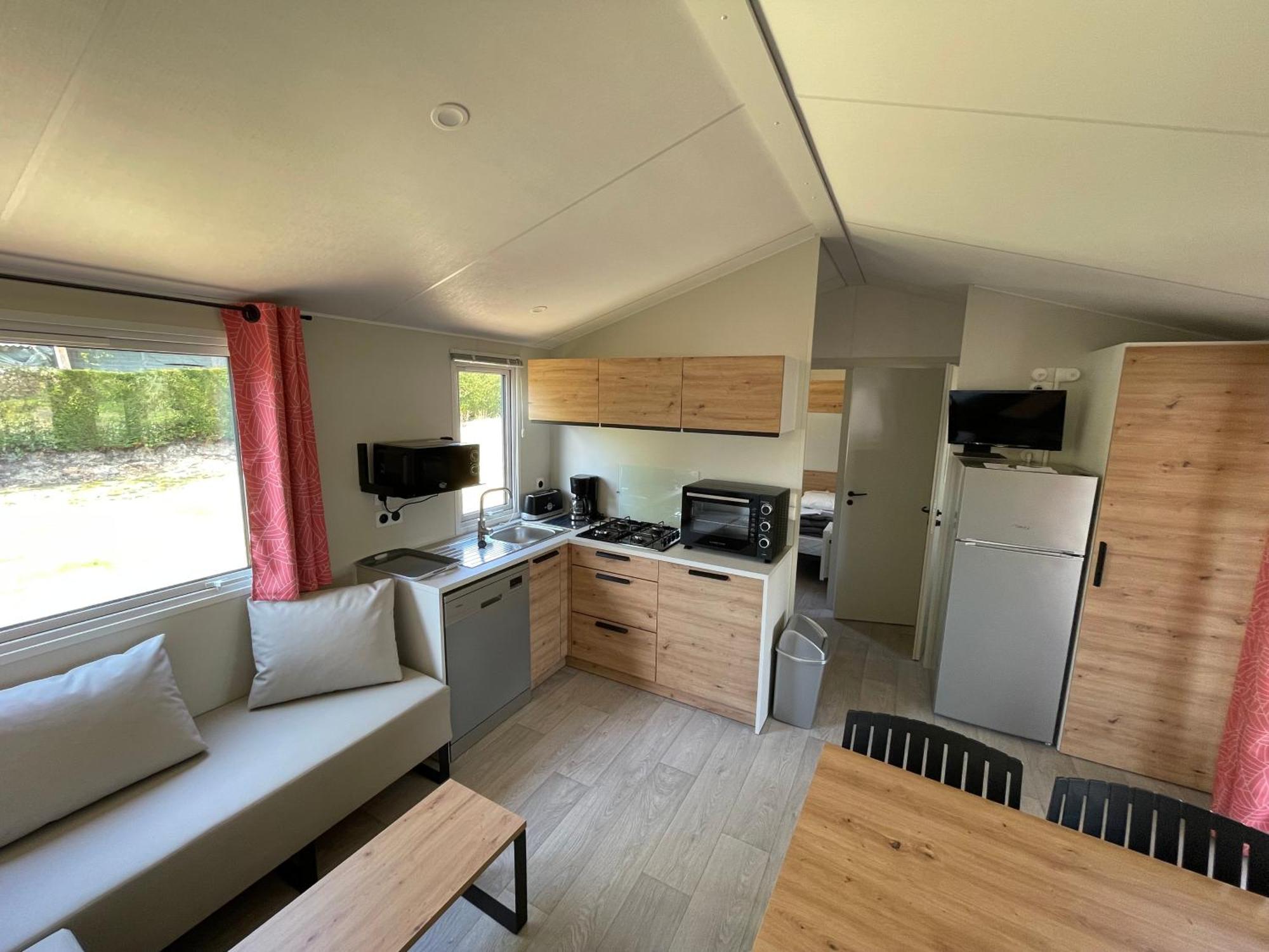 Camping Les Brillas Les Moutiers Екстериор снимка