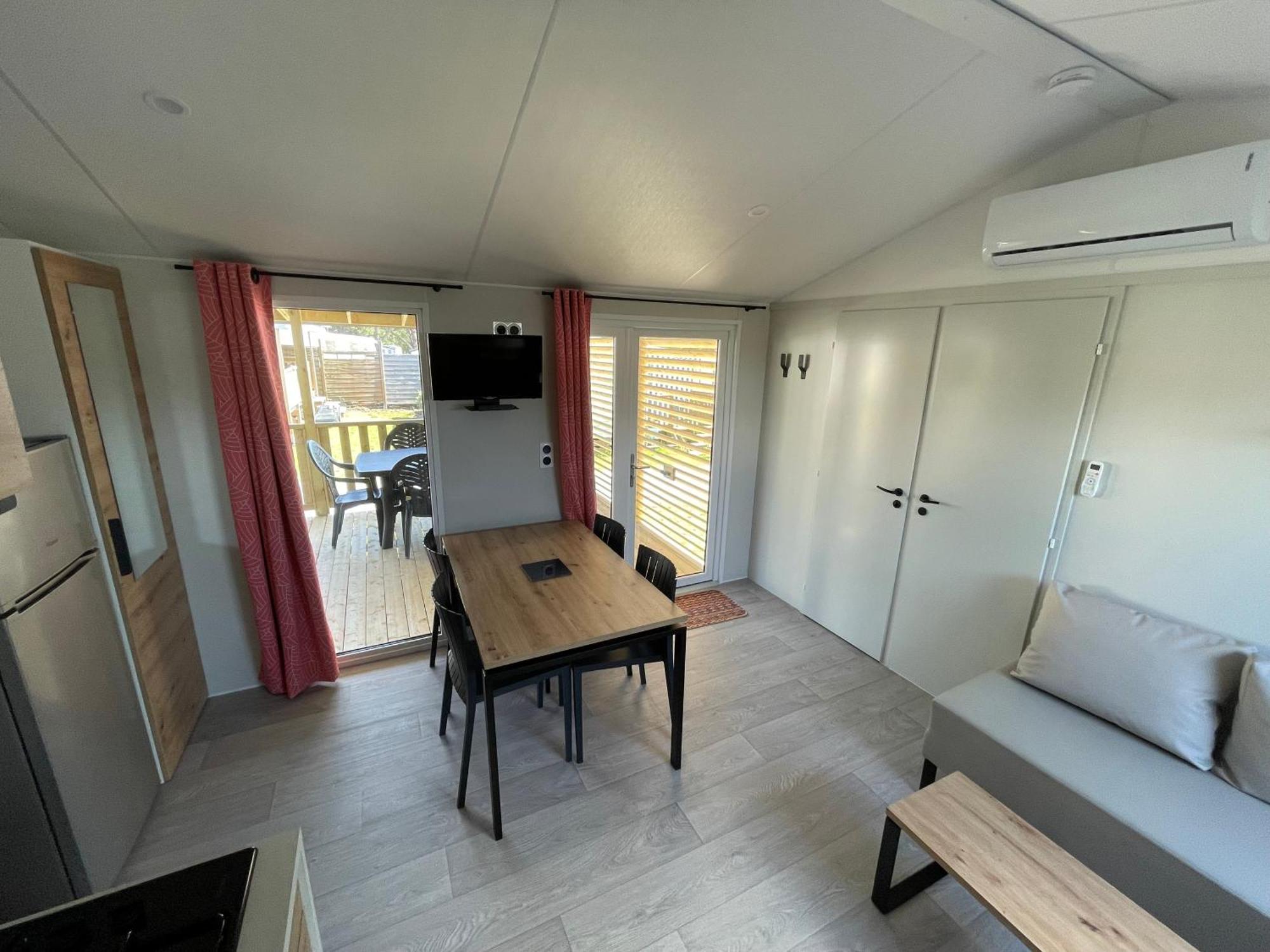 Camping Les Brillas Les Moutiers Екстериор снимка
