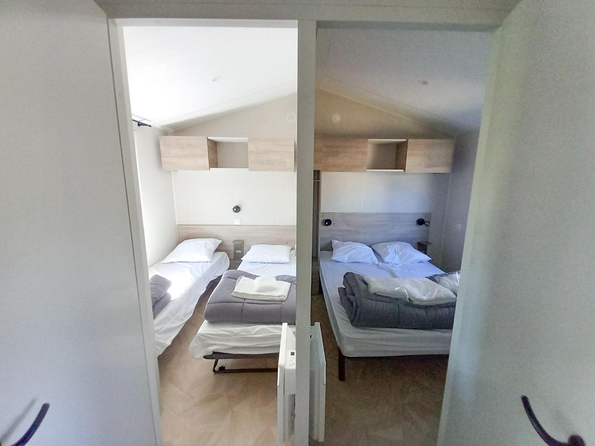 Camping Les Brillas Les Moutiers Екстериор снимка