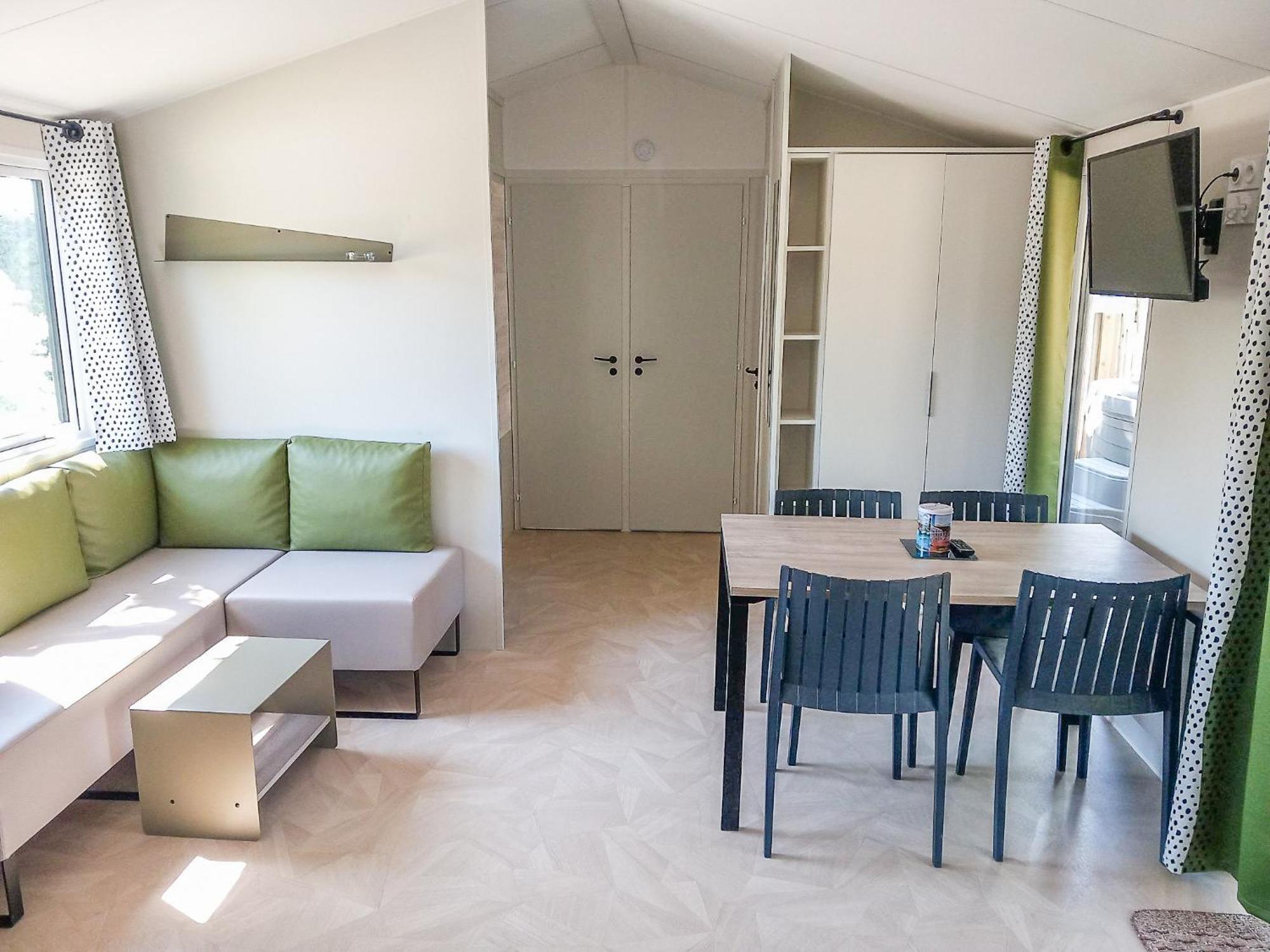 Camping Les Brillas Les Moutiers Екстериор снимка