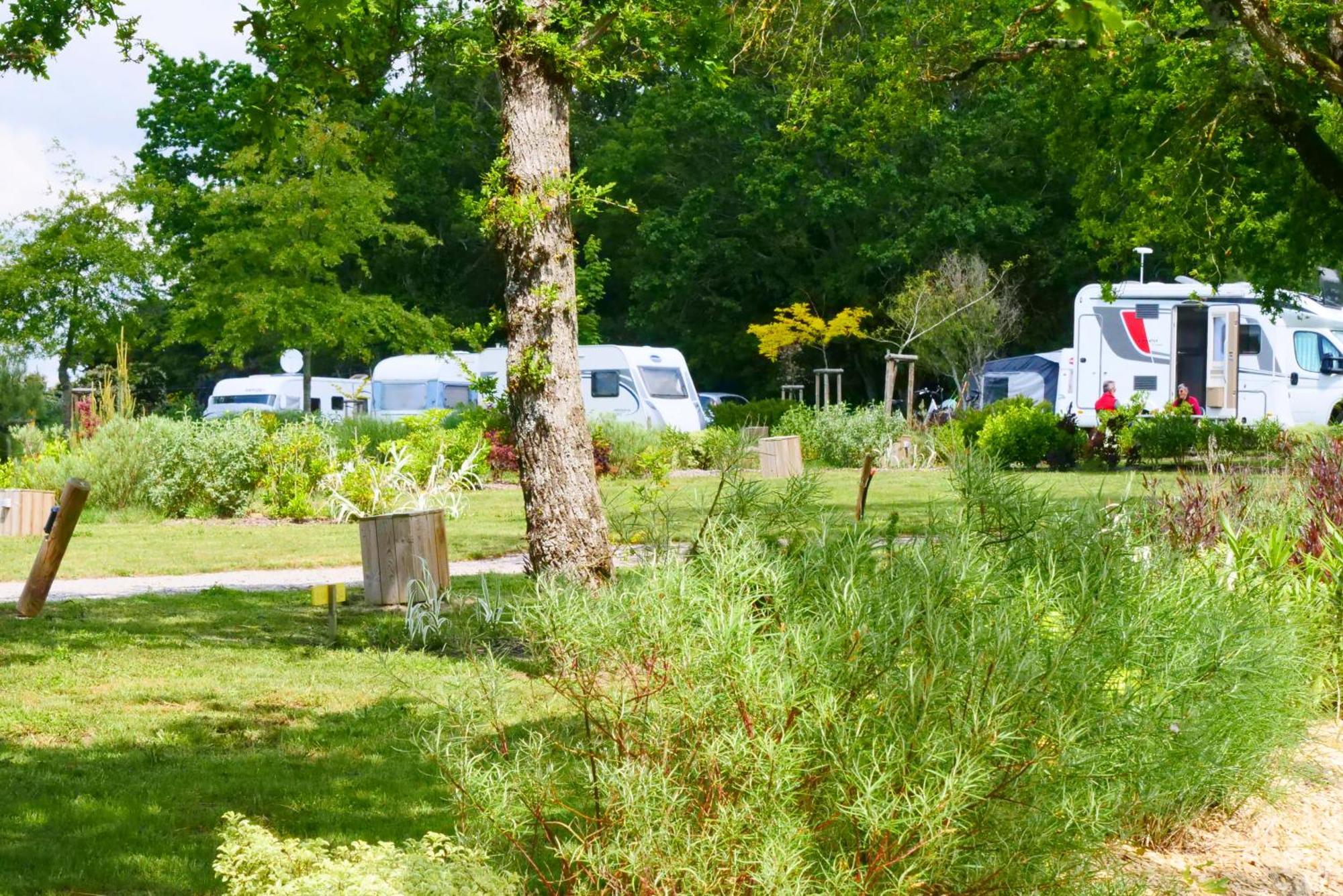 Camping Les Brillas Les Moutiers Екстериор снимка